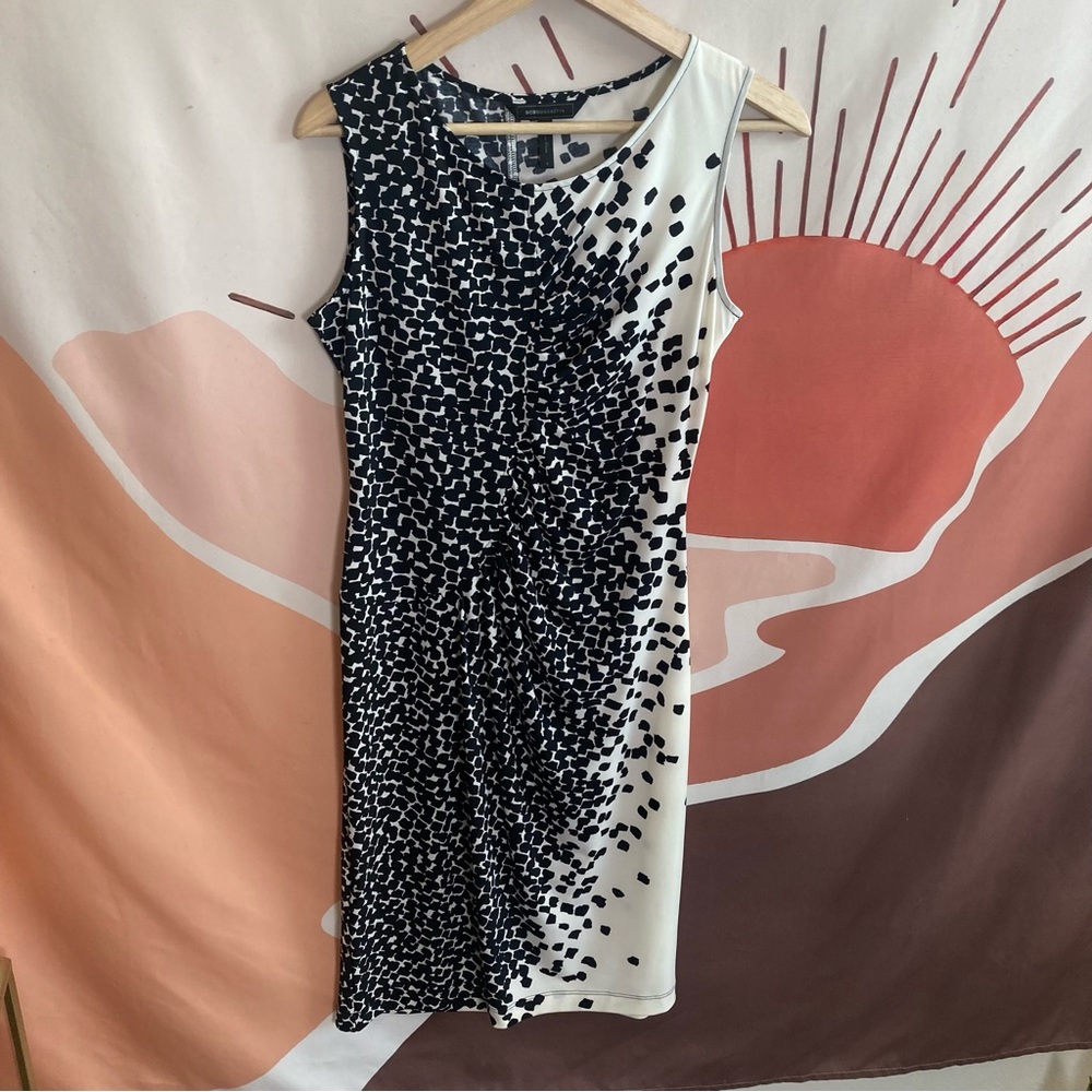 BCBG Maxazria Sleeveless Geometric White Black Dress Small Midi Scrunch career